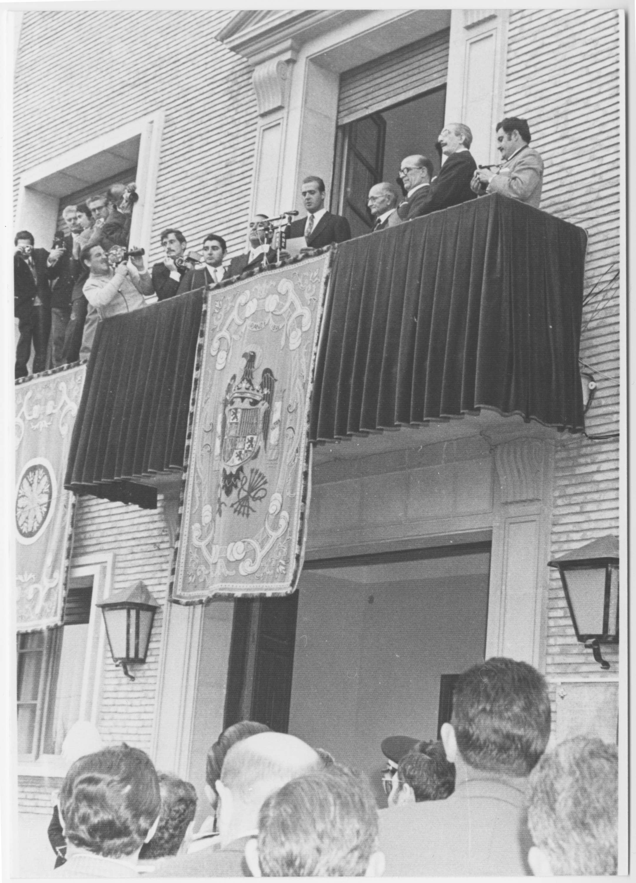 Inauguración Sede Comunidad de Regantes del Canal de Aragón y Cataluña por el Príncipe Juan Carlos. 1970.
