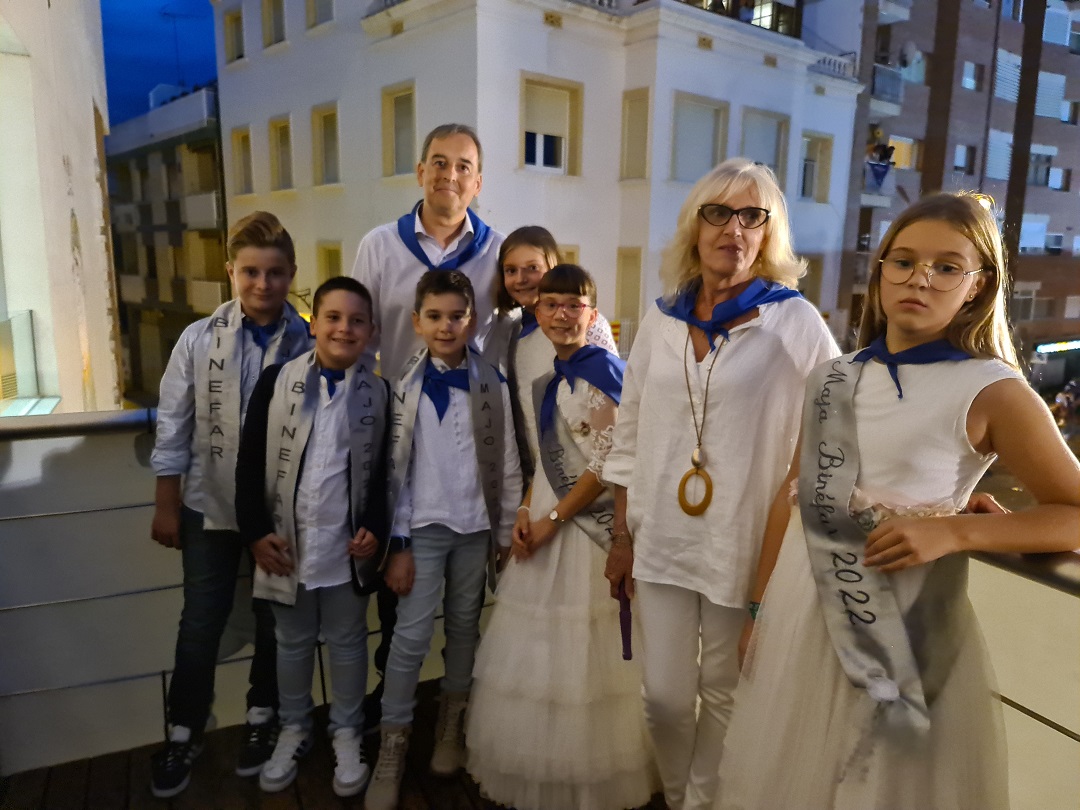 Gigantes, cabezudos y desfile de peñas marcan el inicio de las fiestas mayores de Binéfar