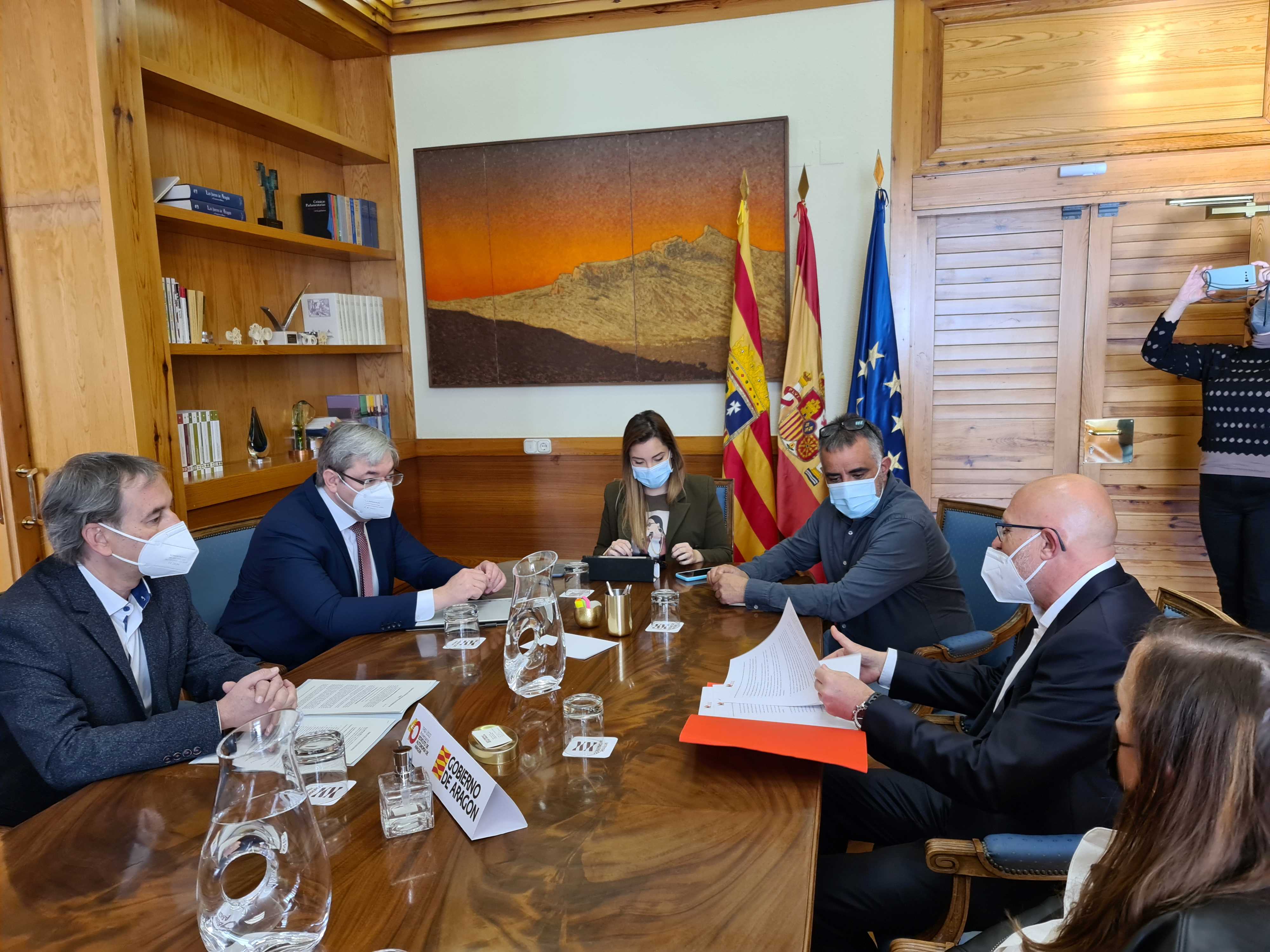 Alfonso Adán pide a Maru Díaz la implantación de la tecnología 5G en Binéfar