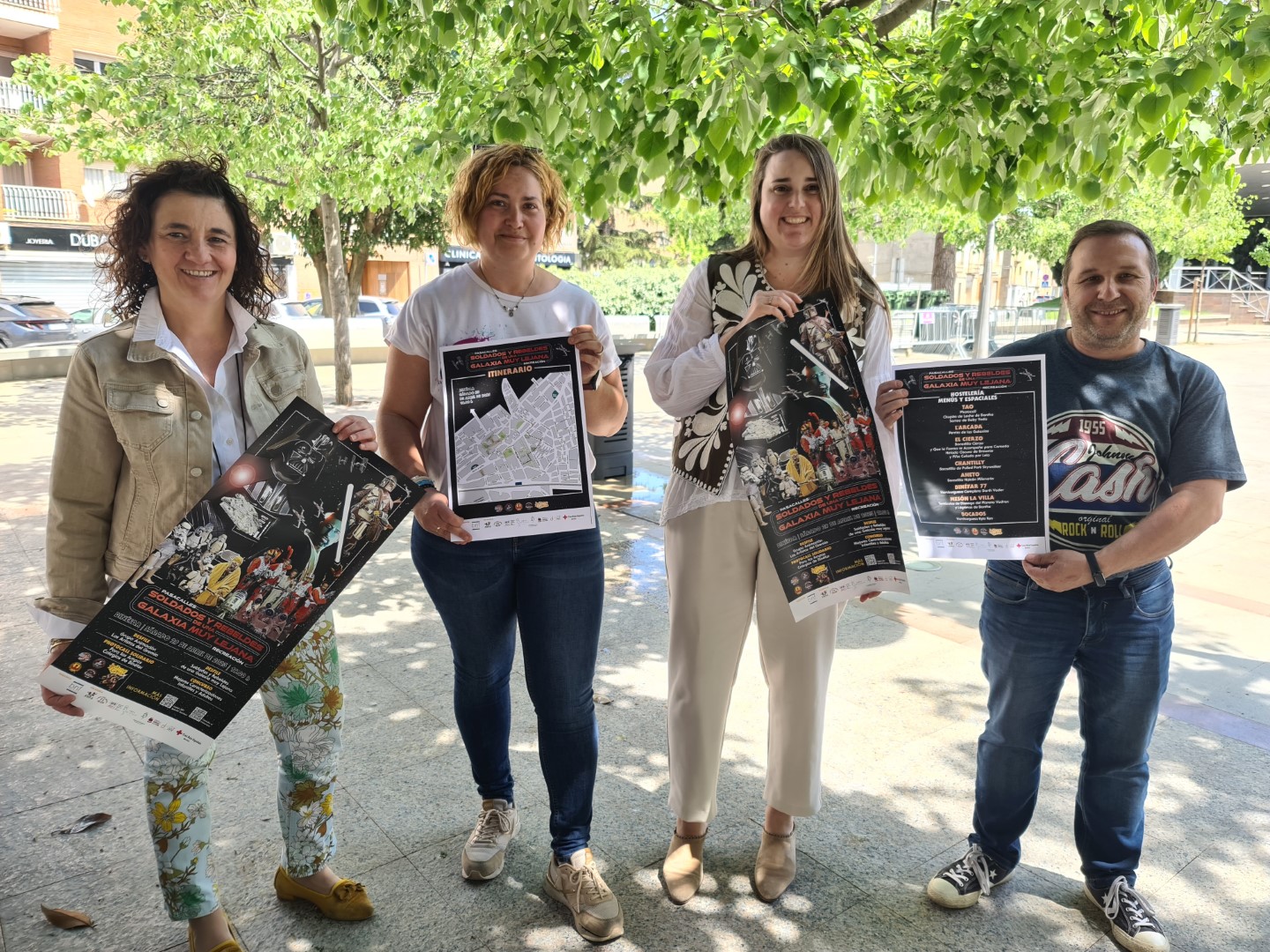 El pasacalle solidario Galaxia Lejana llega a Binéfar en beneficio de las Ampas