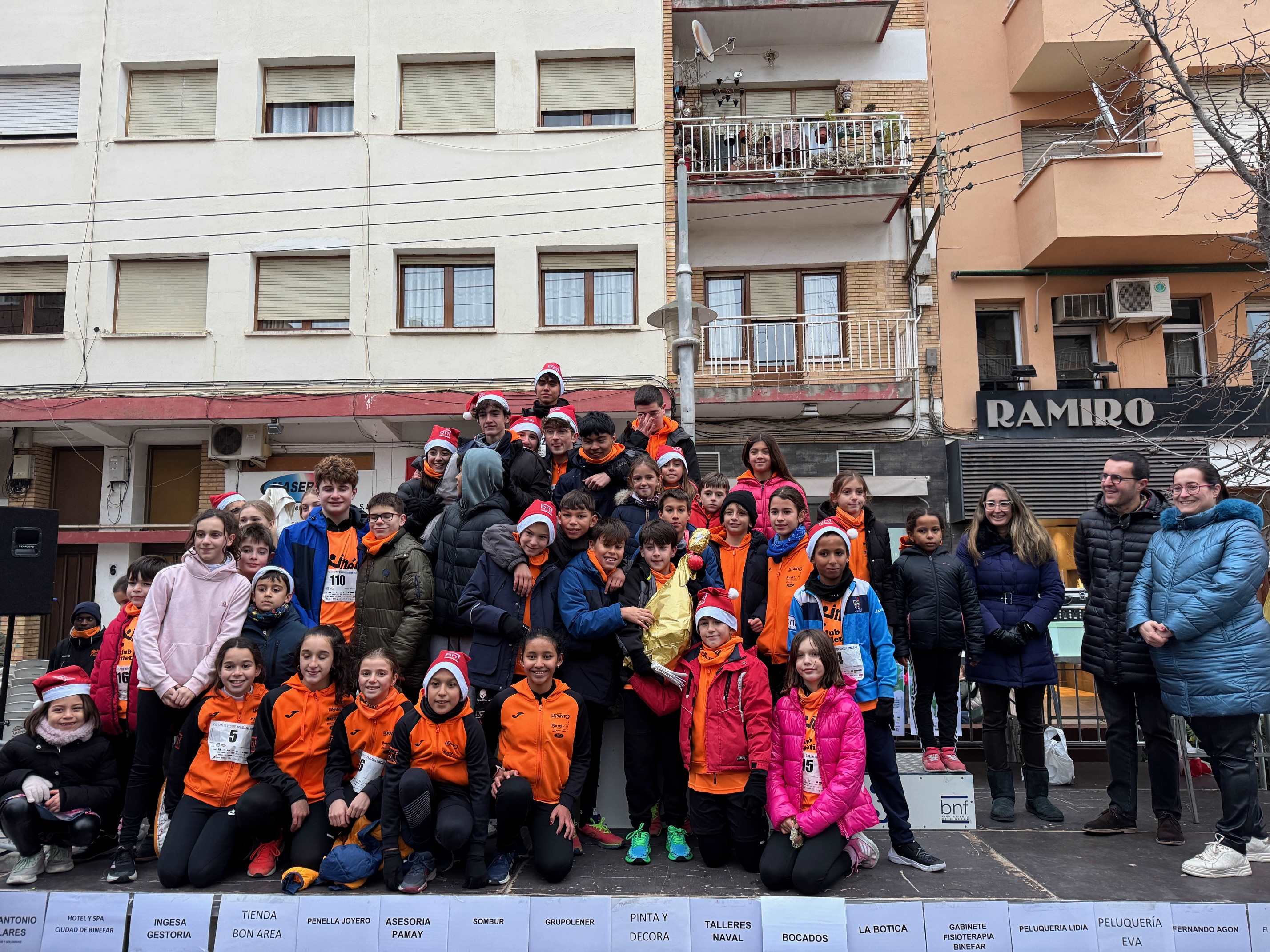 Más de trescientos corredores despiden 2024 en la San Silvestre Solidaria de Binéfar