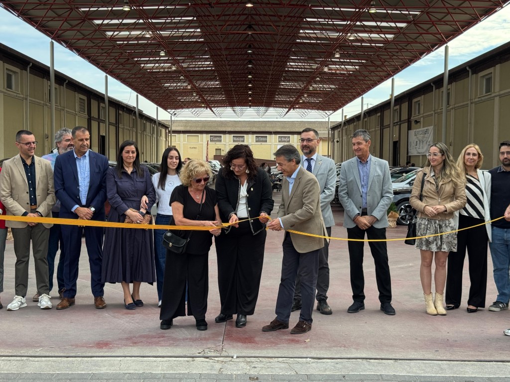 Compras y afluencia de visitantes a la primera jornada de FEBIVO con recuerdo póstumo al edil de Fomento y Desarrollo Miguel Ángel Pascual