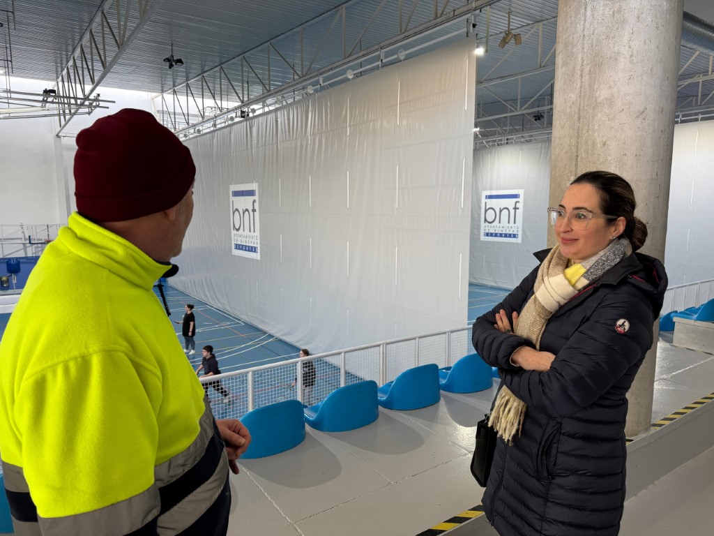 La Concejalía de Deportes renueva las dos cortinas de lona divisorias del pabellón El Segalar de Binéfar