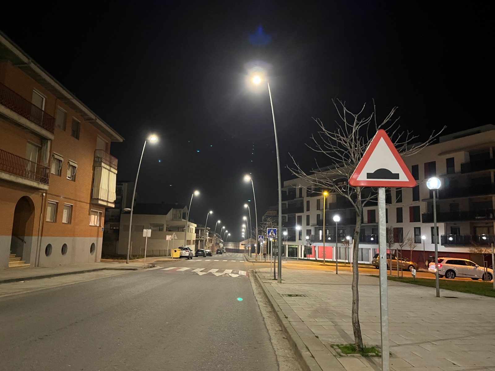 El Ayuntamiento de Binéfar sustituye con luces led las farolas para mejorar iluminación, reducir emisiones de CO2 y conseguir eficiencia energética