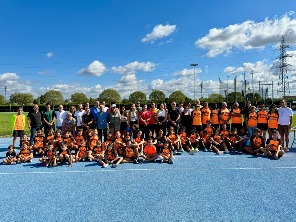 Binéfar estrena la renovación de sus pistas de atletismo con una jornada de exhibición con atletas aragoneses y de recuerdo a los pioneros