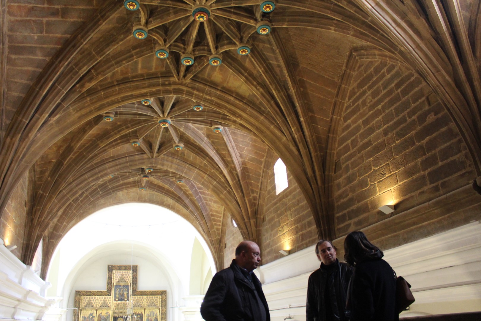 Alfonso Adán ha visitado las obras de restauración de la parroquial de san Pedro Apóstol, a punto de concluir