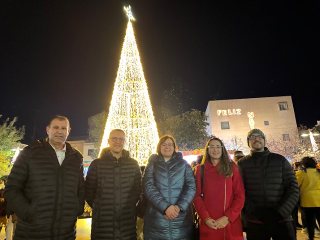 Binéfar enciende la Navidad en una multitudinaria fiesta en la plaza España