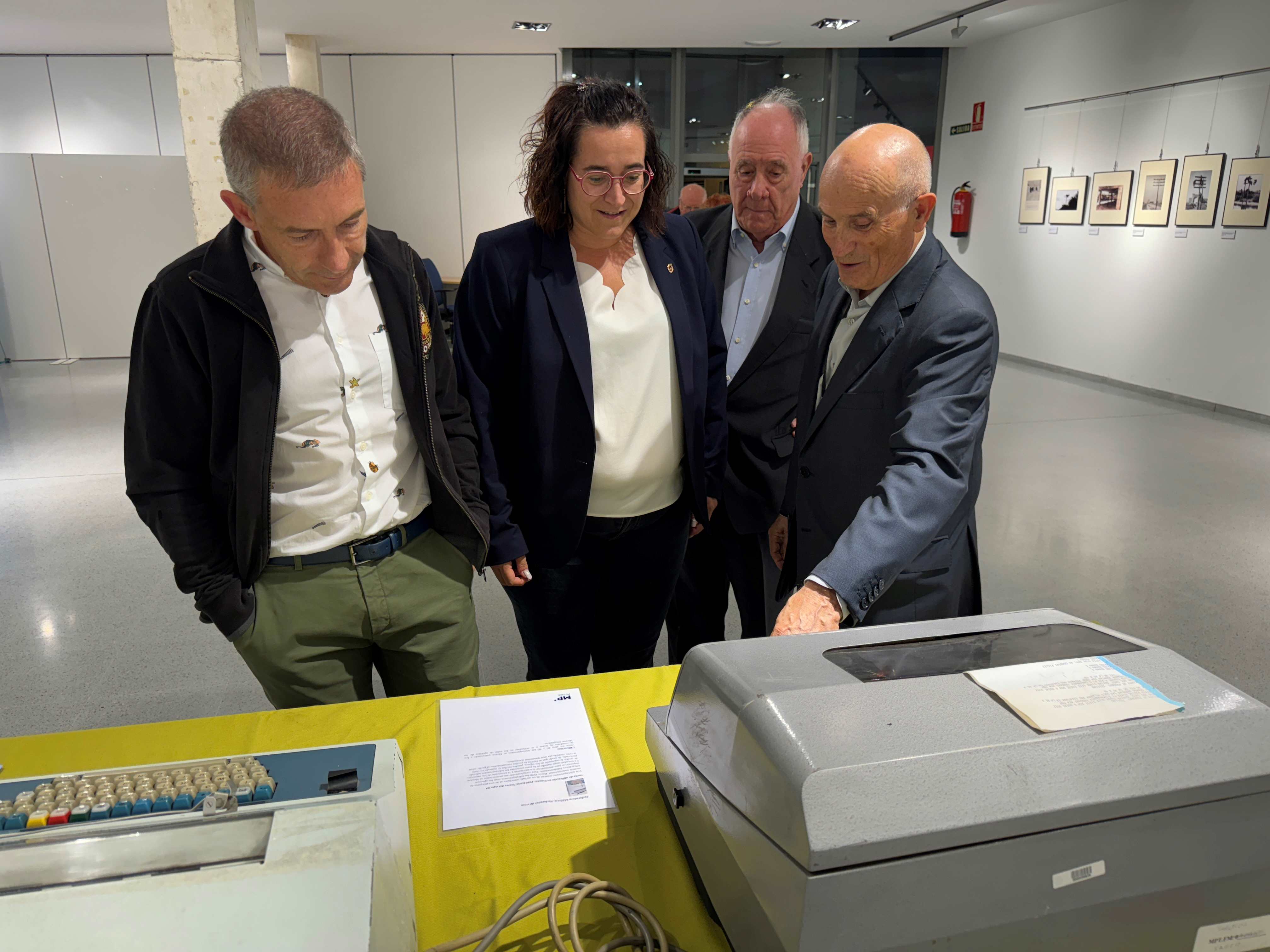 Una exposición en Binéfar muestra la historia del telégrafo en España