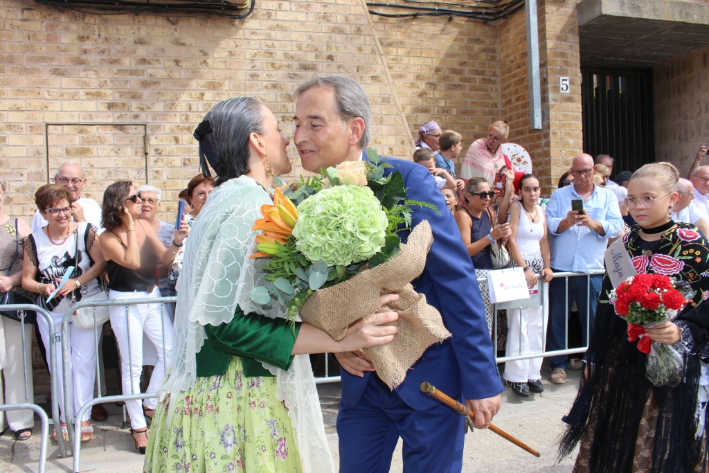 La ofrenda al Santo Cristo de los Milagros ha sido el principal acto del día del patrón en Binéfar