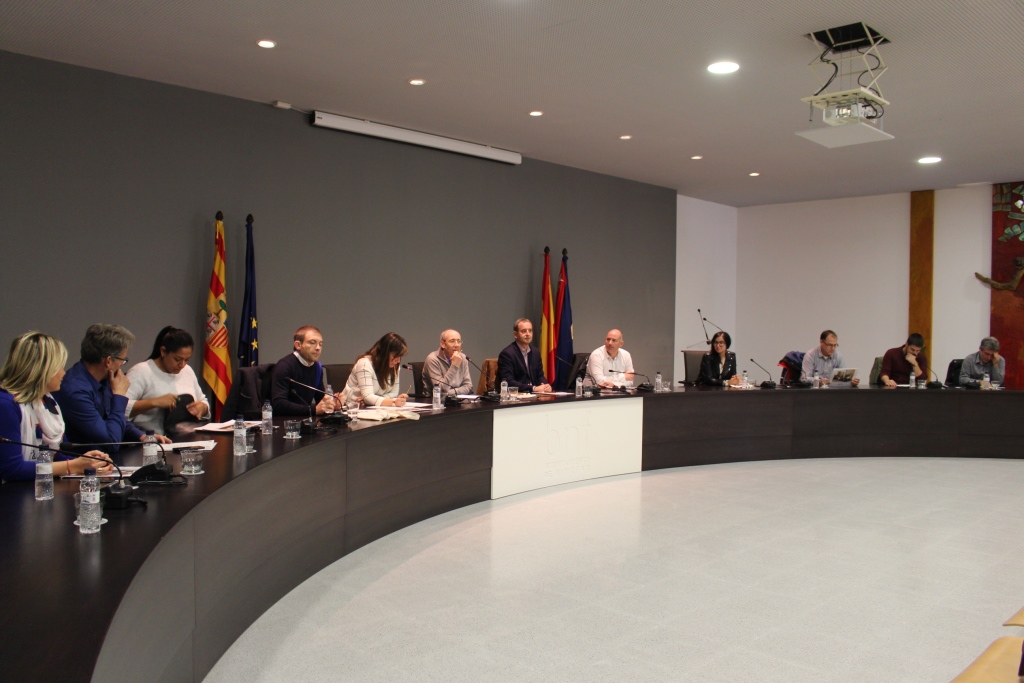 El pleno municipal aprueba por unanimidad la revisión sin subidas de tasas e impuestos para 2018