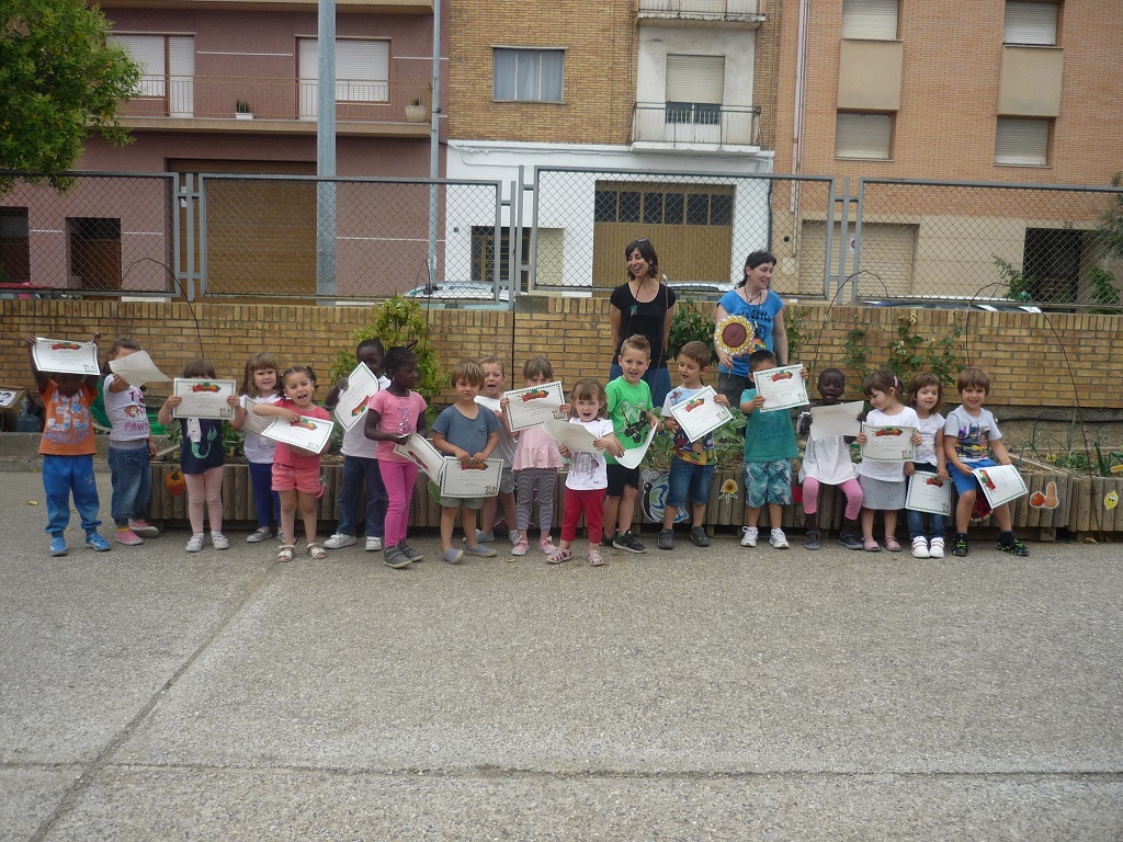 Entregados los diplomas a los hortelanos del colegio Víctor Mendoza