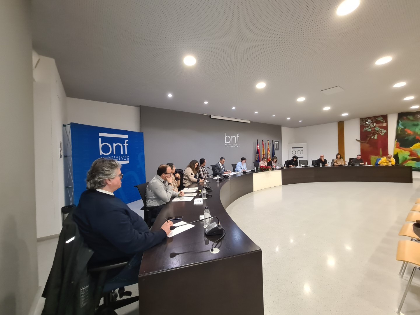 El pleno municipal de Binéfar aprueba una moción de condena a la violencia contra la mujer