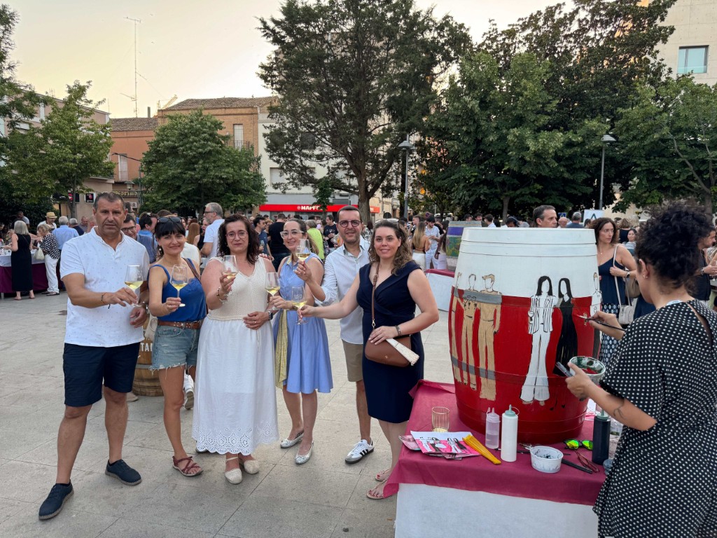 Somontano en Ruta triunfa en Binéfar con cientos de personas disfrutando del vino, la gastronomía, la música y el arte
