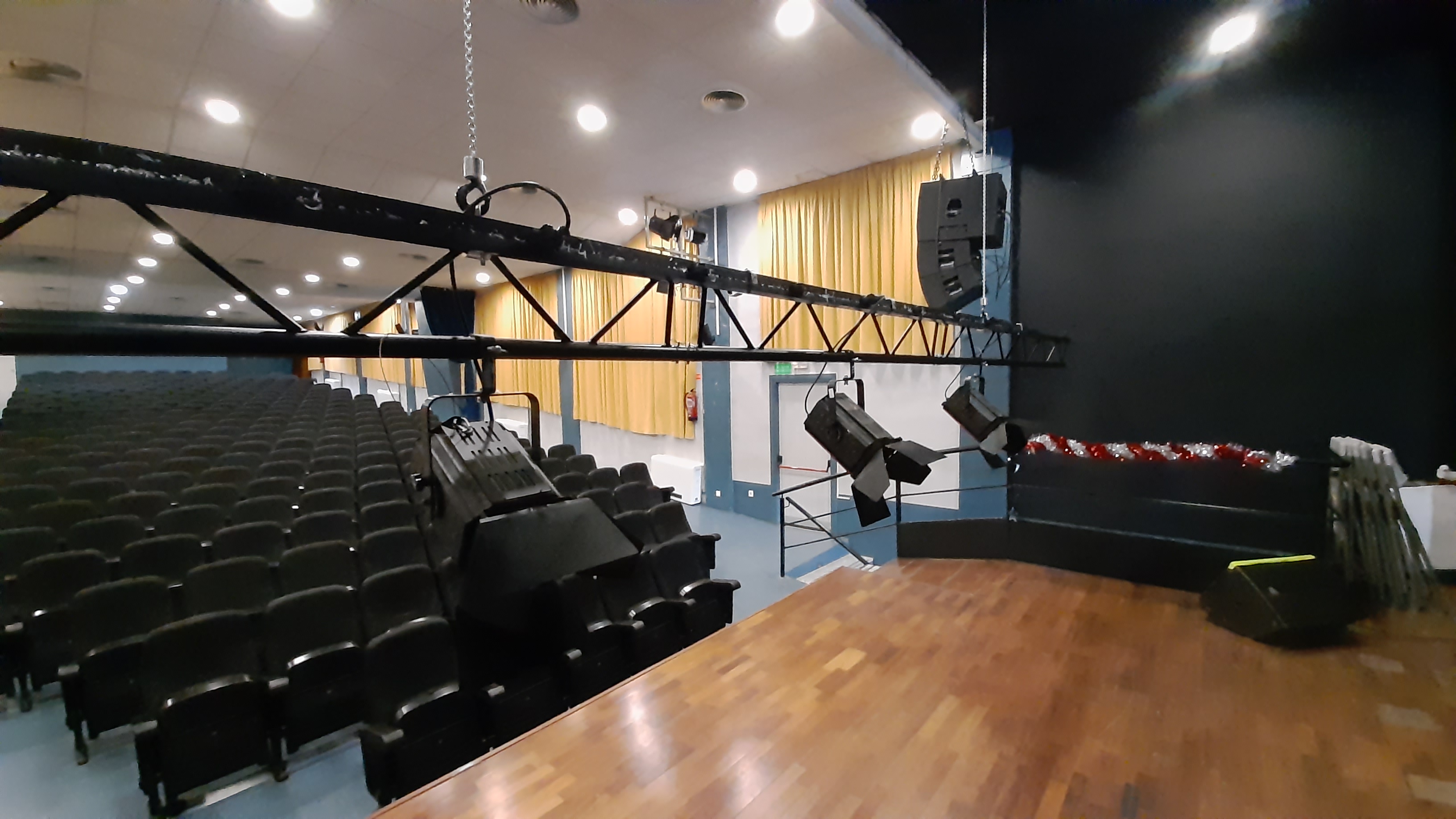 Mejoras en el sistema de iluminación escénica del Teatro Municipal de Binéfar