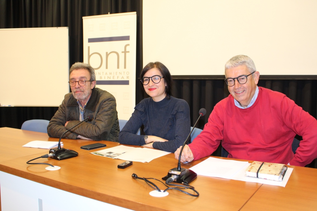 Versos de los jóvenes de la Asociación Down Huesca para alegrar a los viandantes de Binéfar
