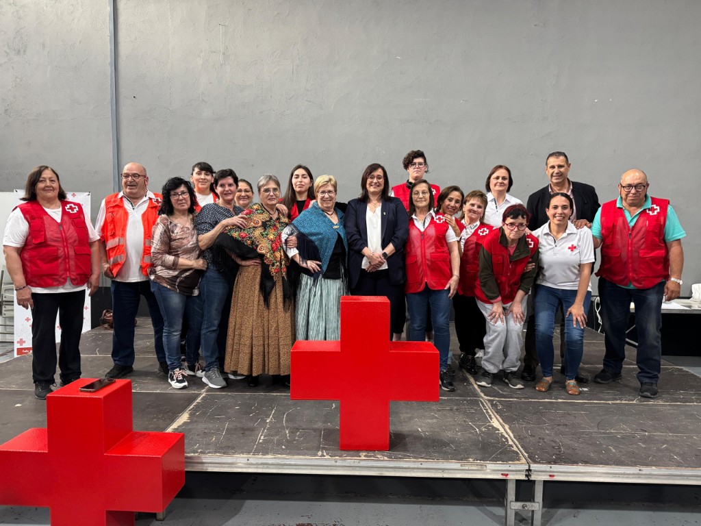 La alcaldesa de Binéfar reconoce el trabajo de los voluntarios de Cruz Roja en la I Semana de la entidad