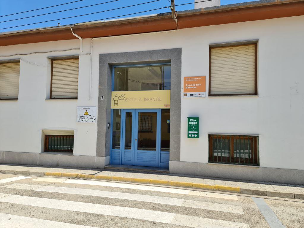 El Ayuntamiento invierte más de 18.000 euros en la pintura de centros educativos