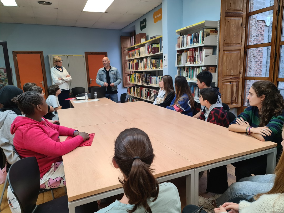Arranca el club de lectura juvenil de Binéfar con dieciséis participantes